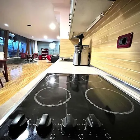 Panoramic Penthouse Center 5 Min Main Square Apartment
